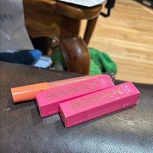 Jeffree Star( 3)  pieces Velour Liquid Set -and 2 lipsticks.